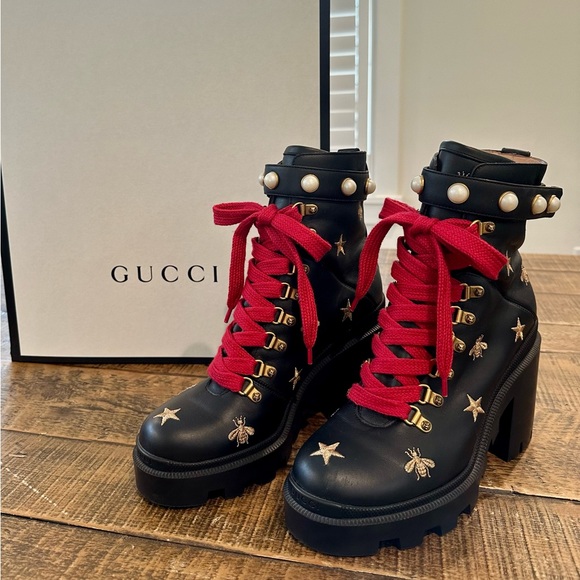 AUTHENTIC GUCCI BLACK LEATHER BEE EMBROIDERED PEARL COMBAT BOOT SIZE 39 1/2 - Picture 4 of 8
